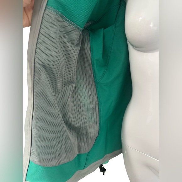 Arc’teryx Women’s Hooded Jacket Size Large – Excellent Condition - Picture 9 of 11